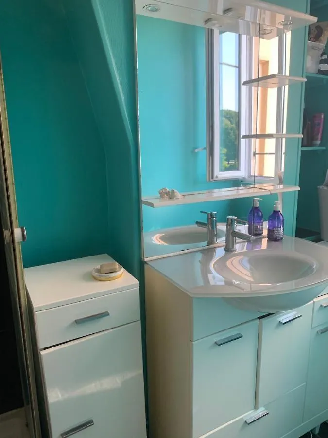 One Bedroom Appartement - Paris France